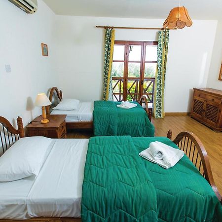 Amazing Home In Pomos With Wifi Ngoại thất bức ảnh
