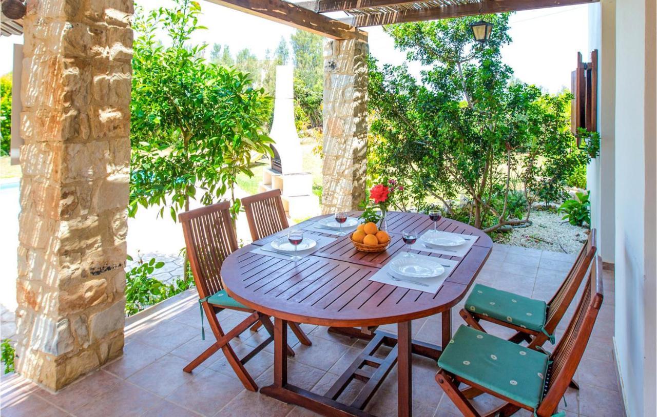 Amazing Home In Pomos With Wifi Ngoại thất bức ảnh