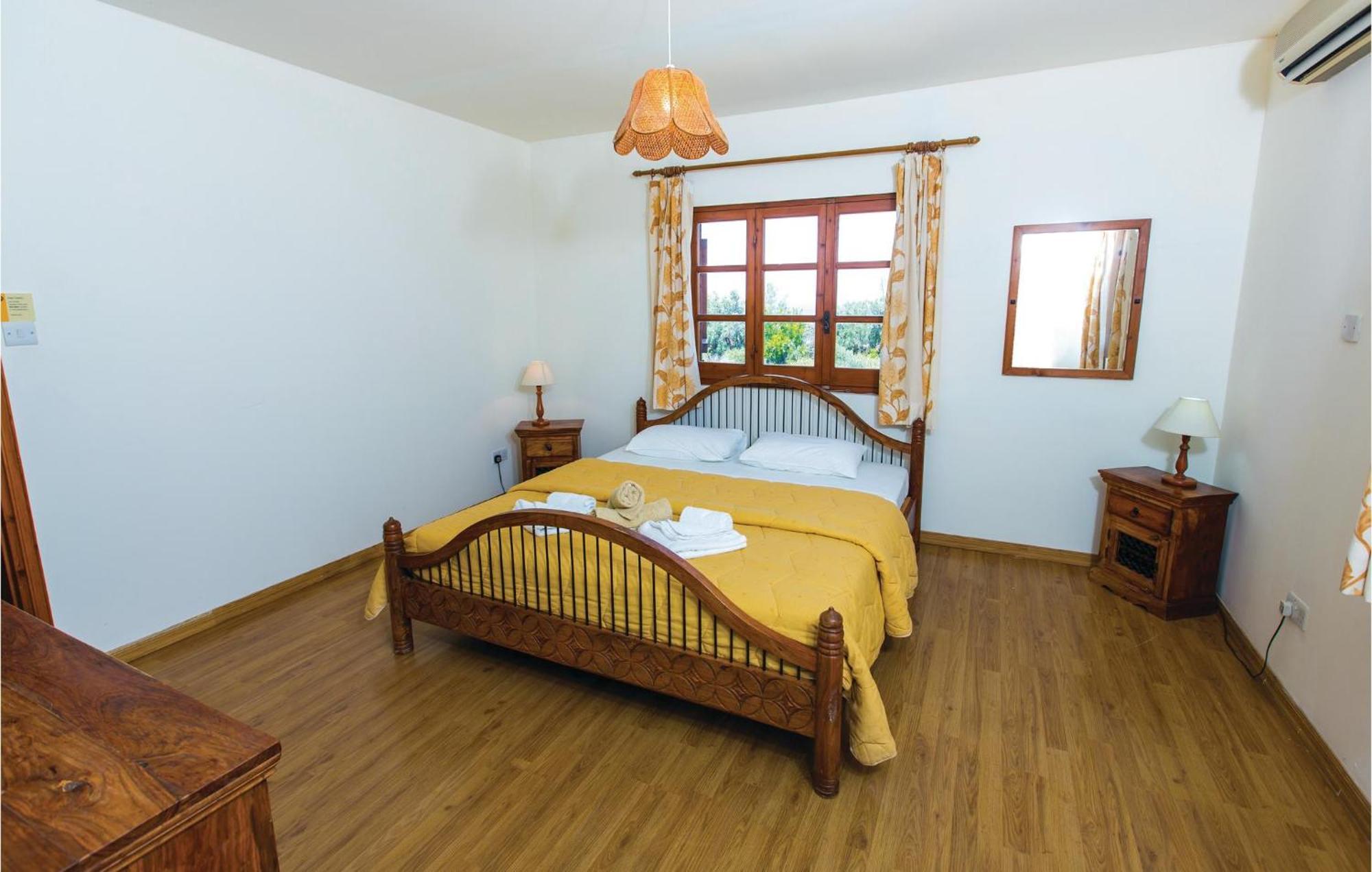 Amazing Home In Pomos With Wifi Ngoại thất bức ảnh