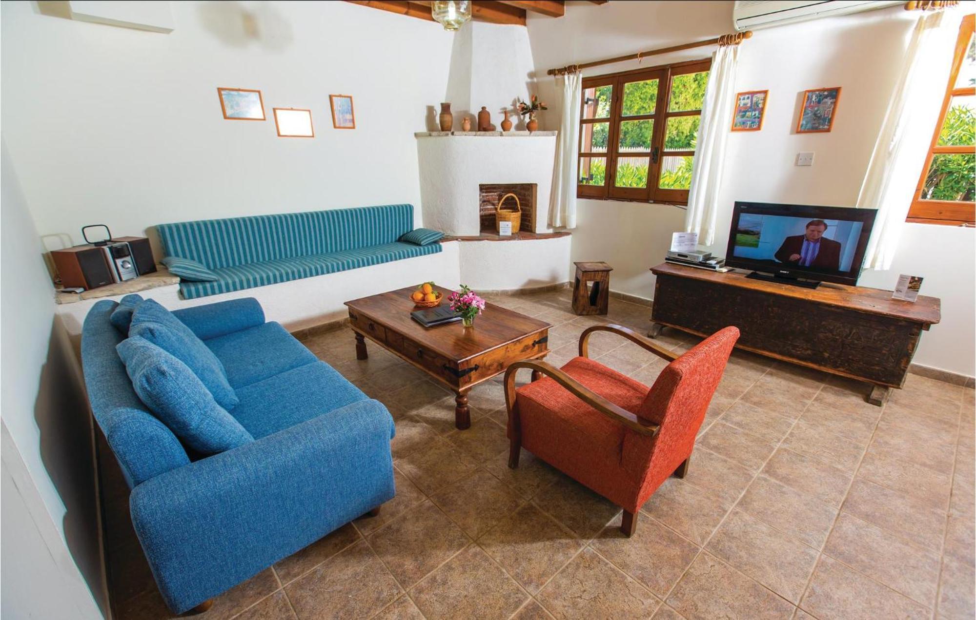 Amazing Home In Pomos With Wifi Ngoại thất bức ảnh